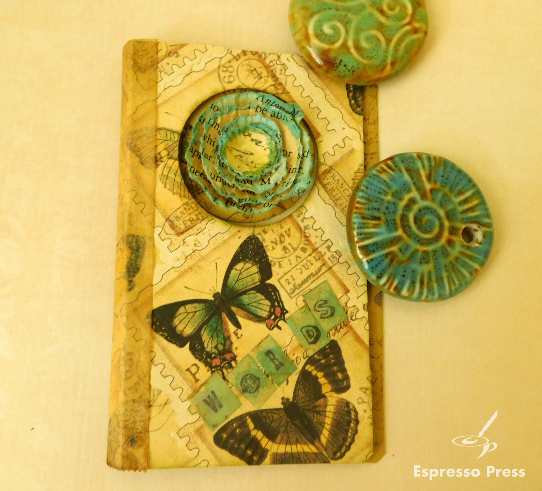 Read more about the article Shabby Flowers Butterfly Book