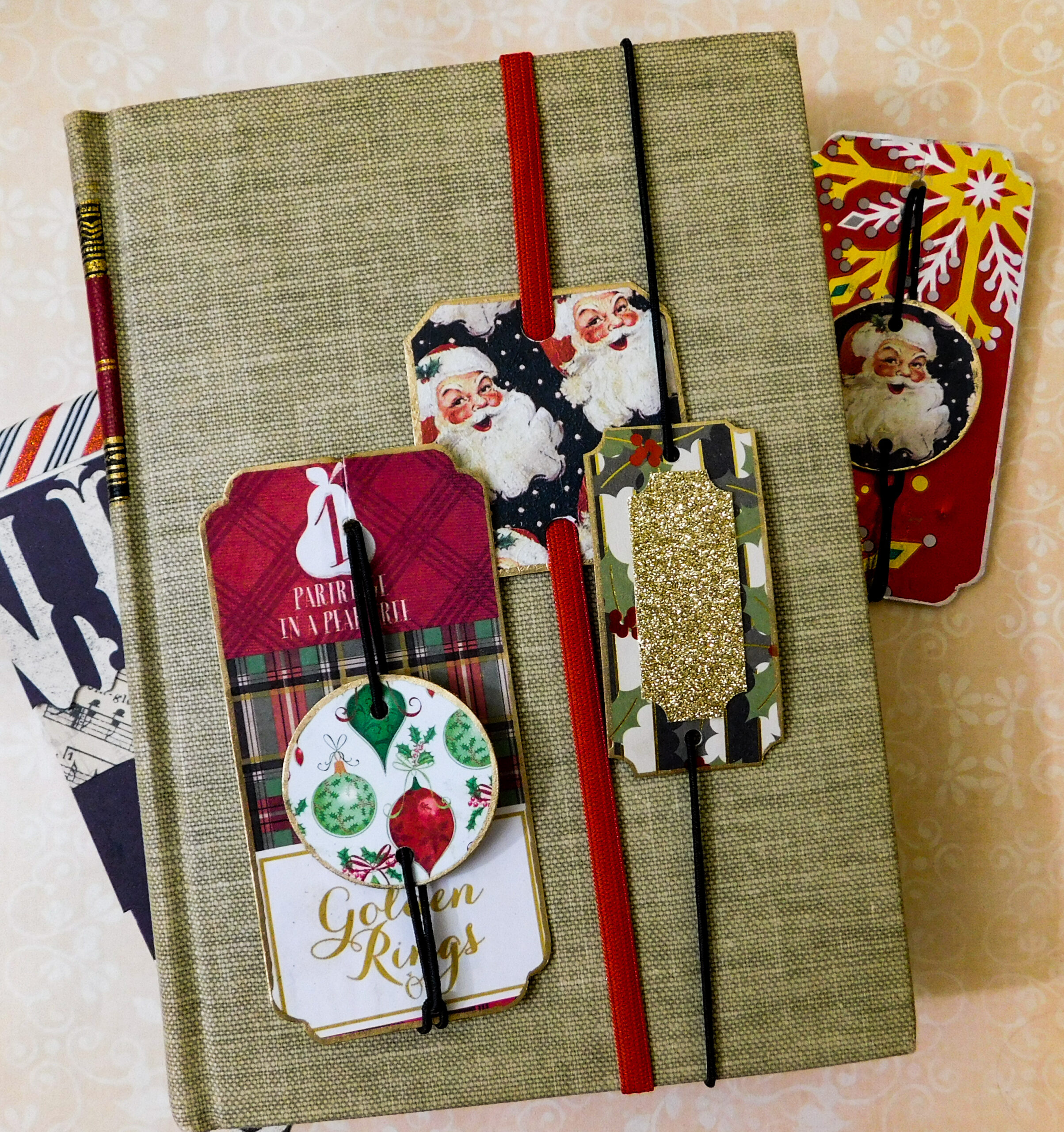 Read more about the article Stocking Stuffer Elastic Bookmarks