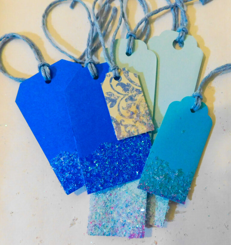 Read more about the article Dipped Glitter Ice Tags